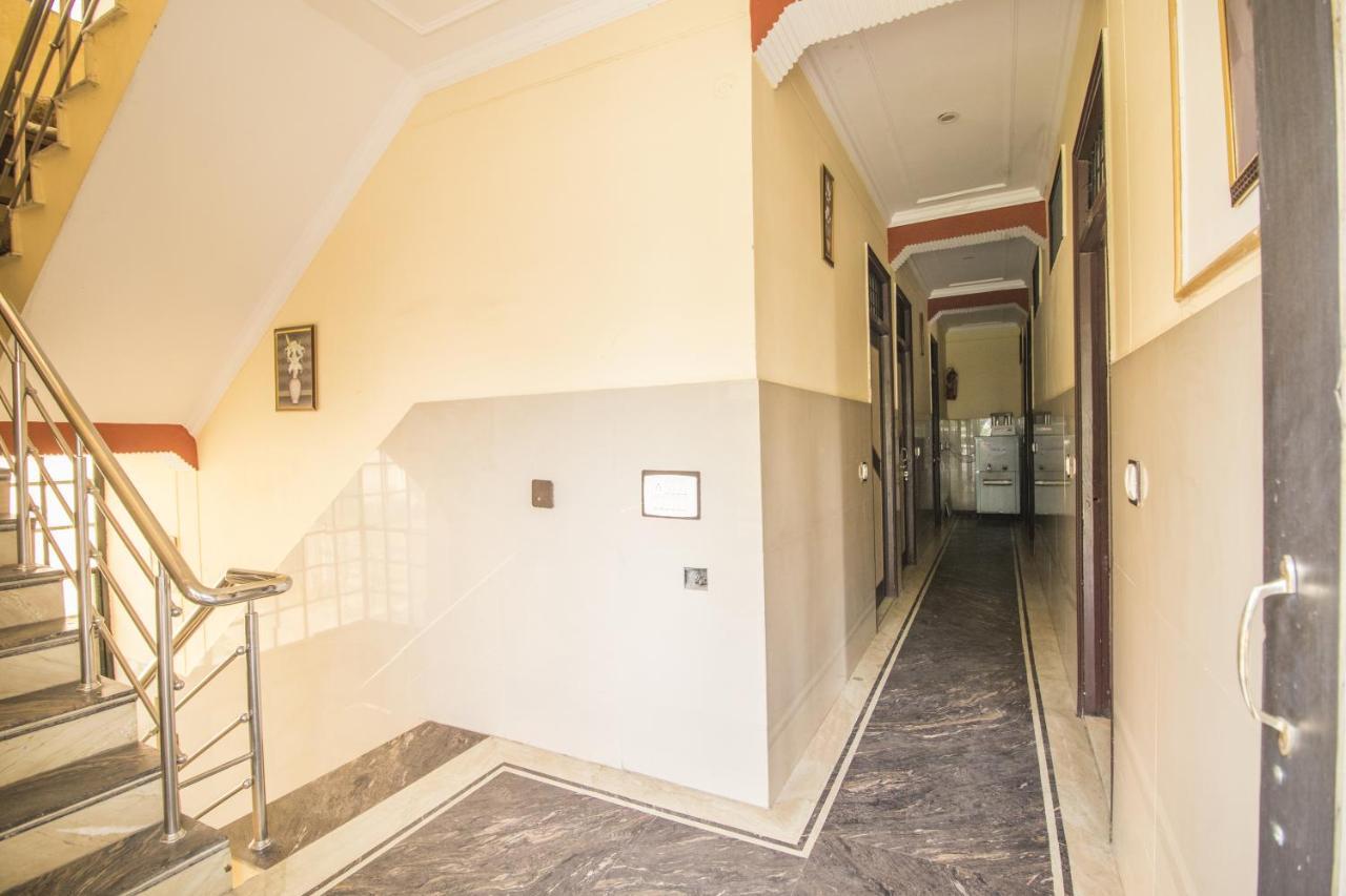 Hotel Bajaj Inn Дехрадун Экстерьер фото